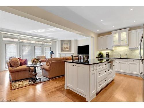 53-435 Winchester Drive, Waterloo, ON - Indoor Photo Showing Kitchen With Upgraded Kitchen