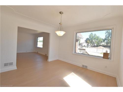 238 Lowther Street N, Cambridge, ON - Indoor Photo Showing Other Room