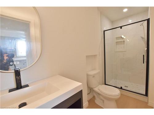 238 Lowther Street N, Cambridge, ON - Indoor Photo Showing Bathroom