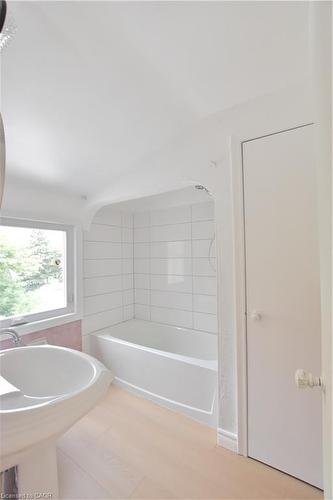 238 Lowther Street N, Cambridge, ON - Indoor Photo Showing Bathroom