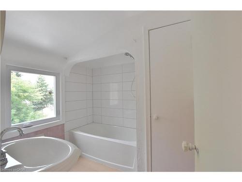 238 Lowther Street N, Cambridge, ON - Indoor Photo Showing Bathroom
