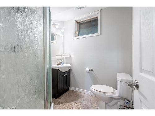 152 Concession 7 Road E, Millgrove, ON - Indoor Photo Showing Bathroom