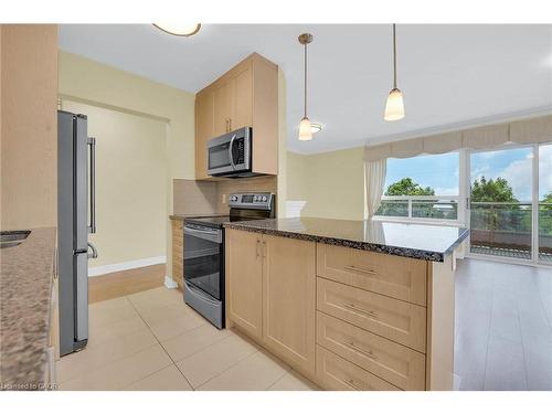 302-350 Concession Street, Hamilton, ON - Indoor Photo Showing Kitchen