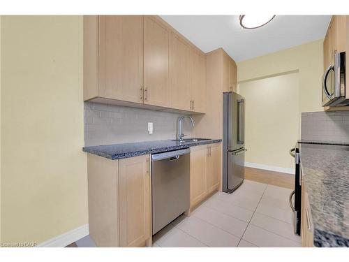 302-350 Concession Street, Hamilton, ON - Indoor Photo Showing Kitchen