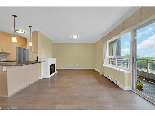 302-350 Concession Street, Hamilton, ON - Indoor Photo Showing Kitchen