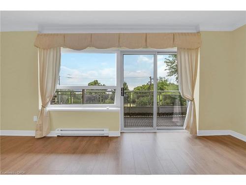 302-350 Concession Street, Hamilton, ON - Indoor Photo Showing Other Room