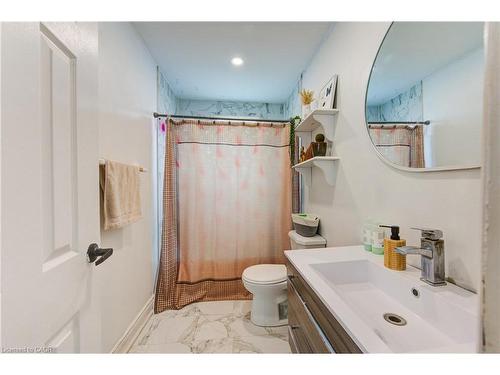 150 Finkle Street, Woodstock, ON - Indoor Photo Showing Bathroom