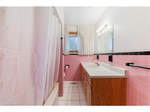 347 Hixon Road, Hamilton, ON - Indoor Photo Showing Bathroom