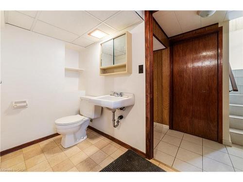 347 Hixon Road, Hamilton, ON - Indoor Photo Showing Bathroom
