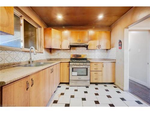 7270 Topping Road, Mississauga, ON - Indoor Photo Showing Kitchen With Double Sink