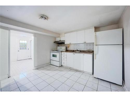 7270 Topping Road, Mississauga, ON - Indoor Photo Showing Kitchen