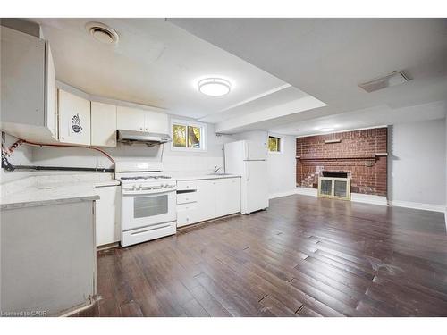 7270 Topping Road, Mississauga, ON - Indoor Photo Showing Kitchen