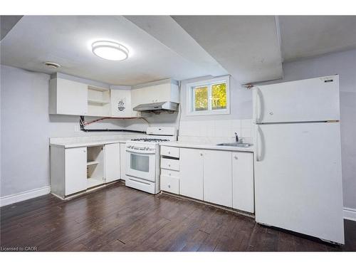 7270 Topping Road, Mississauga, ON - Indoor Photo Showing Kitchen