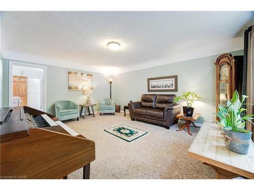 69 Bee Street, Woodstock, ON - Indoor Photo Showing Living Room