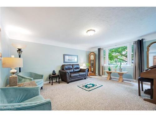 69 Bee Street, Woodstock, ON - Indoor Photo Showing Living Room