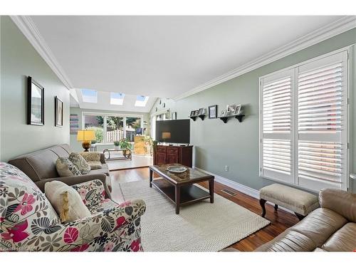 3043 Vanderbilt Road, Mississauga, ON - Indoor Photo Showing Living Room