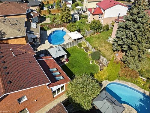 3043 Vanderbilt Road, Mississauga, ON - Outdoor With In Ground Pool