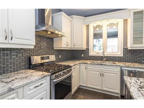 9305 Eagle Ridge Drive, Niagara Falls, ON - Indoor Photo Showing Kitchen With Stainless Steel Kitchen With Upgraded Kitchen
