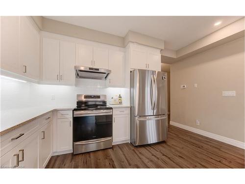 153 Mountain Holly Court, Waterloo, ON - Indoor Photo Showing Kitchen