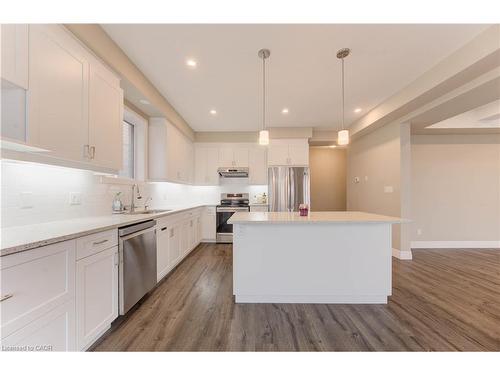 153 Mountain Holly Court, Waterloo, ON - Indoor Photo Showing Kitchen With Upgraded Kitchen