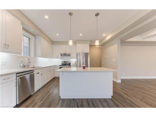 153 Mountain Holly Court, Waterloo, ON - Indoor Photo Showing Kitchen With Upgraded Kitchen