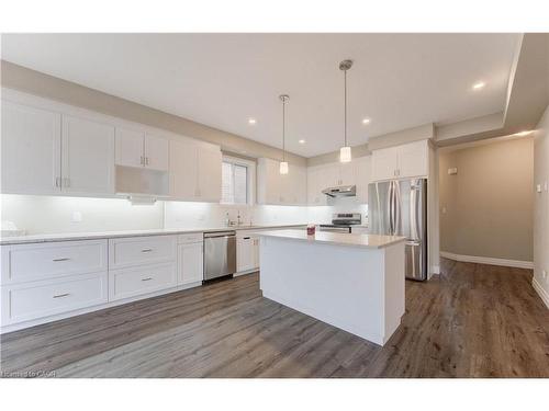 153 Mountain Holly Court, Waterloo, ON - Indoor Photo Showing Kitchen With Upgraded Kitchen