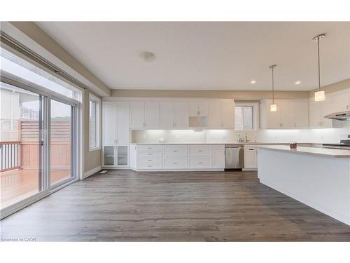 153 Mountain Holly Court, Waterloo, ON - Indoor Photo Showing Kitchen