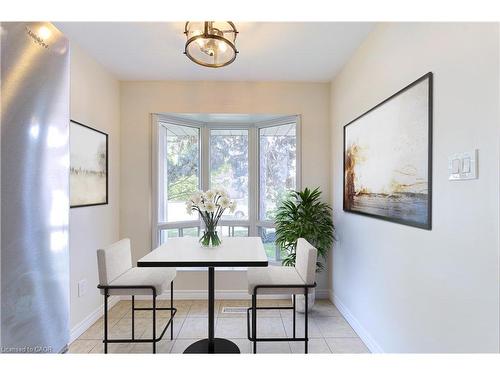 3045 Driftwood Drive, Burlington, ON - Indoor Photo Showing Dining Room