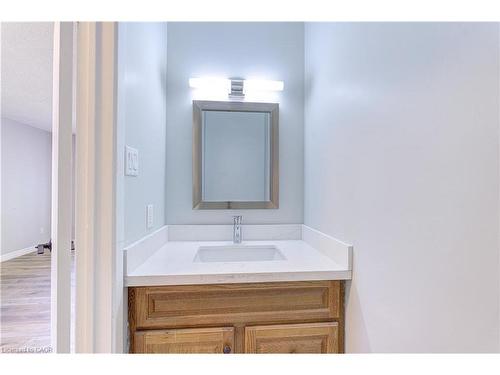 3045 Driftwood Drive, Burlington, ON - Indoor Photo Showing Bathroom