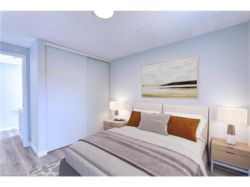 3045 Driftwood Drive, Burlington, ON - Indoor Photo Showing Bedroom