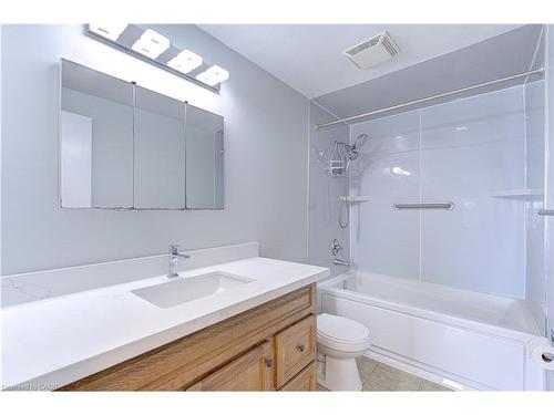 3045 Driftwood Drive, Burlington, ON - Indoor Photo Showing Bathroom