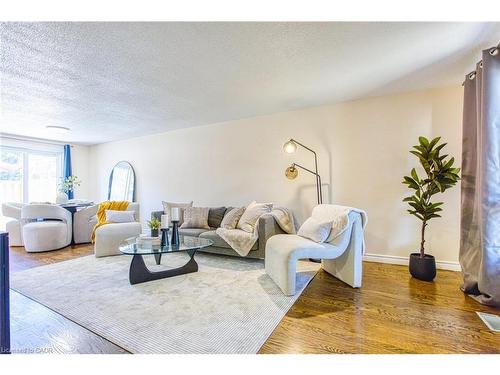 37-151 Gateshead Crescent, Stoney Creek, ON - Indoor Photo Showing Living Room