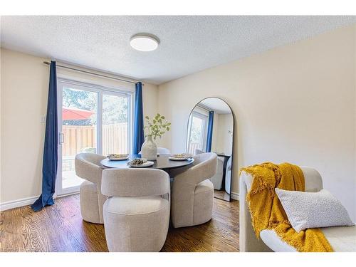 37-151 Gateshead Crescent, Stoney Creek, ON - Indoor Photo Showing Living Room