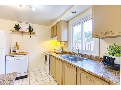 37-151 Gateshead Crescent, Stoney Creek, ON - Indoor Photo Showing Kitchen With Double Sink