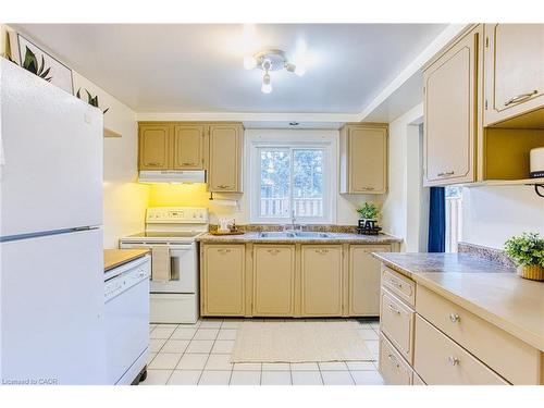 37-151 Gateshead Crescent, Stoney Creek, ON - Indoor Photo Showing Kitchen With Double Sink