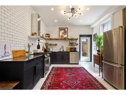 164 Catharine Street N Hamilton, ON L8L 4S5