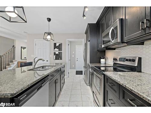 45 Linden Avenue, Rockwood, ON - Indoor Photo Showing Kitchen With Stainless Steel Kitchen With Double Sink With Upgraded Kitchen
