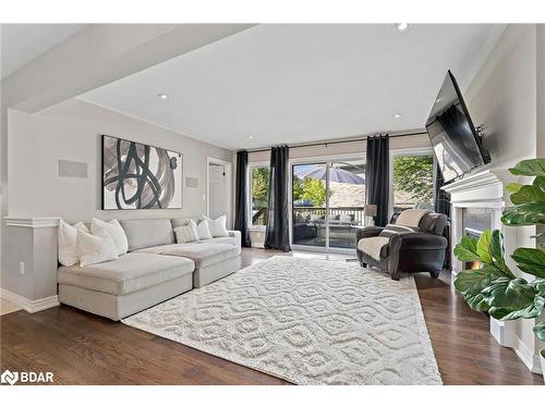 45 Linden Avenue, Rockwood, ON - Indoor Photo Showing Living Room