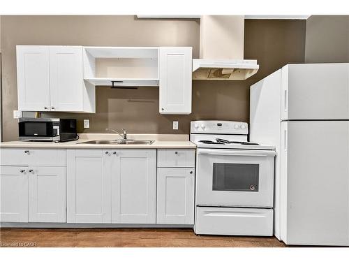 4-81 Water Street S, Cambridge, ON - Indoor Photo Showing Kitchen With Double Sink