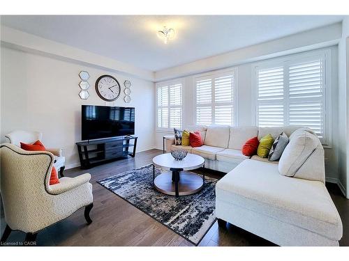 26 Whithorn Crescent, Caledonia, ON - Indoor Photo Showing Living Room