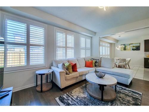 26 Whithorn Crescent, Caledonia, ON - Indoor Photo Showing Living Room