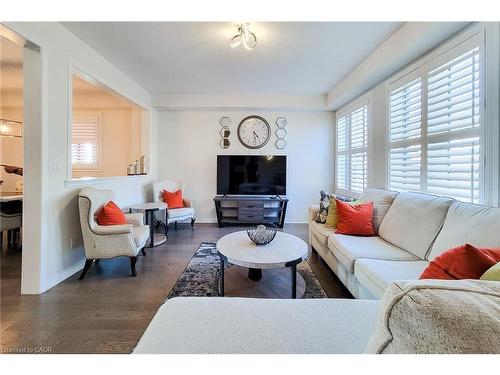 26 Whithorn Crescent, Caledonia, ON - Indoor Photo Showing Living Room