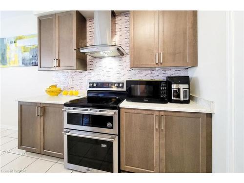 26 Whithorn Crescent, Caledonia, ON - Indoor Photo Showing Kitchen
