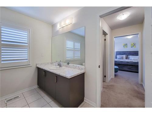 26 Whithorn Crescent, Caledonia, ON - Indoor Photo Showing Bathroom