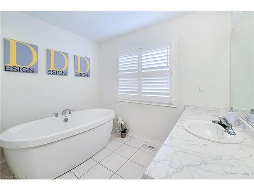 26 Whithorn Crescent, Caledonia, ON - Indoor Photo Showing Bathroom