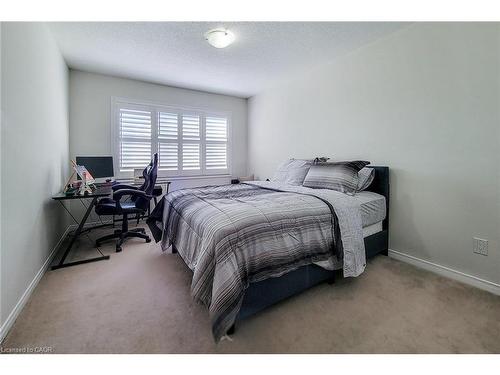 26 Whithorn Crescent, Caledonia, ON - Indoor Photo Showing Bedroom