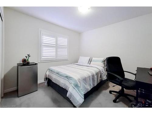 26 Whithorn Crescent, Caledonia, ON - Indoor Photo Showing Bedroom