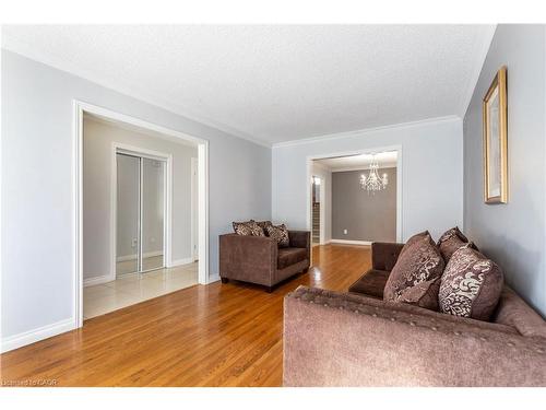 15 Gilcrest Street, Hamilton, ON - Indoor Photo Showing Living Room