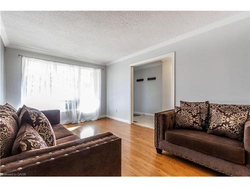 15 Gilcrest Street, Hamilton, ON - Indoor Photo Showing Living Room