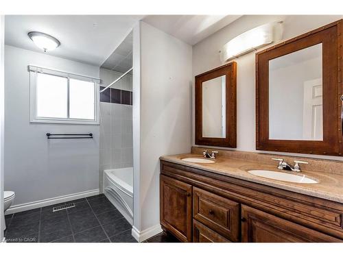 15 Gilcrest Street, Hamilton, ON - Indoor Photo Showing Bathroom